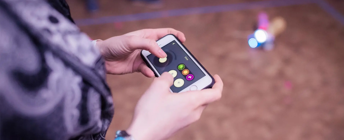 Leading a robot by using a phone